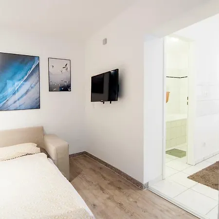 Centrum Suites Apartment *